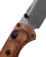 Benchmade 15090 SlipRidge jagtfoldekniv med MagnaCut-blad og skæfteplader i stabiliseret træ