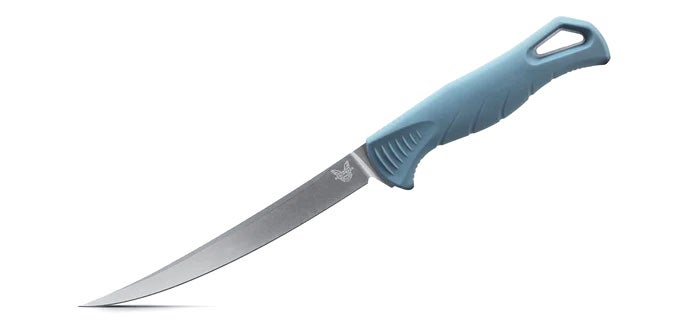 Benchmade 18030 Fishcrafter filetkniv med fleksibelt MagnaCut trailing point-blad i satin-finish og skæfte i Depth Blue Santoprene