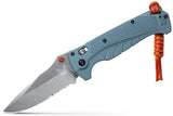 Benchmade 18060S Adira foldekniv med delvist savtakket MagnaCut drop point-blad, Depth Blue Grivory-skæfte og orange lanyard