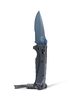 Benchmade 18065SBT-01 Mini Adira foldekniv med delvist savtakket MagnaCut-blad i Cerakote Blue Titanium og Tempest Gray Grivory-skæfte