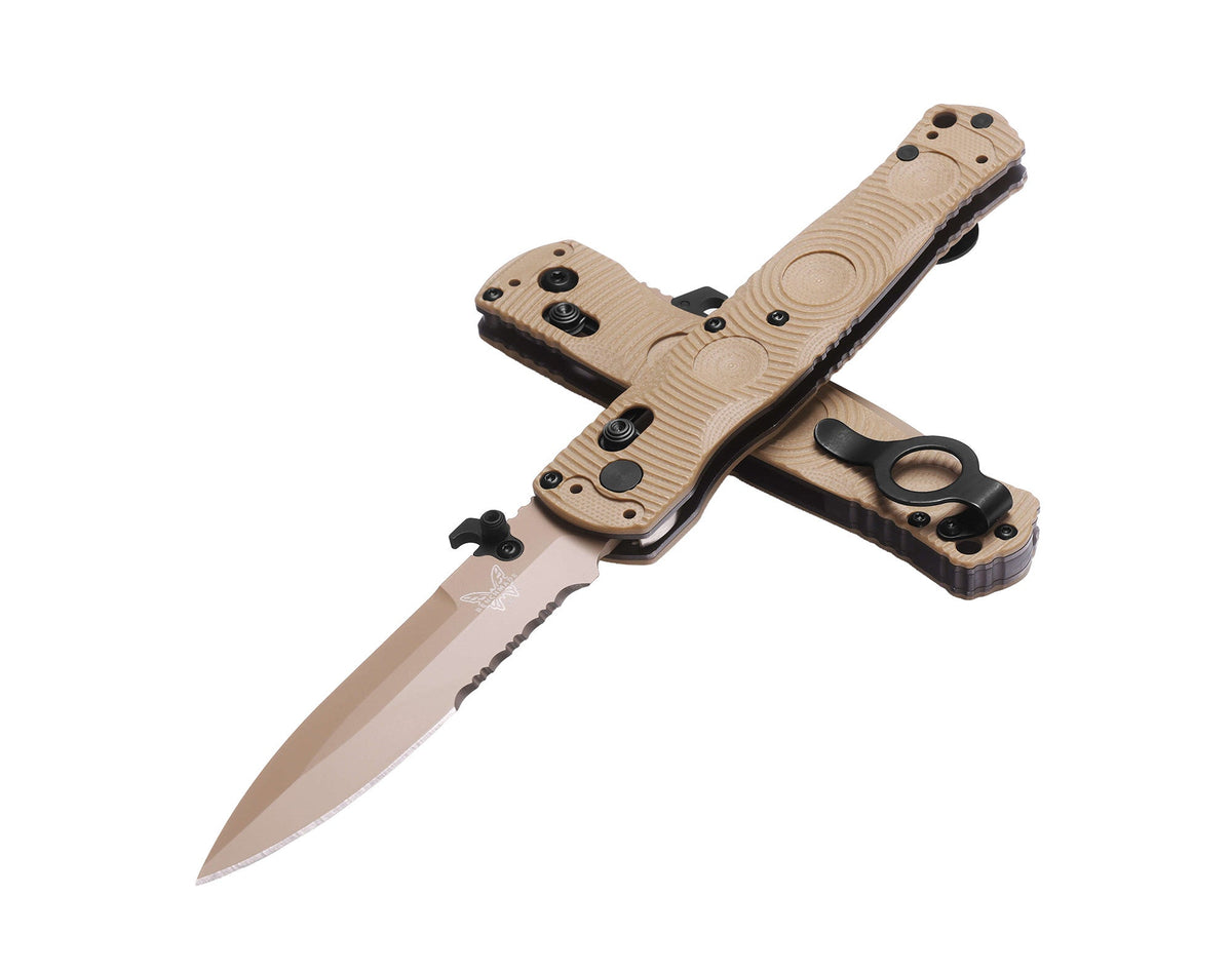 Benchmade 393SSN-01 Mini SOCP Folder sandfarvet taktisk foldekniv med CPM-S30V spear-point blad i Flat Earth Cerakote og G10-skæfte